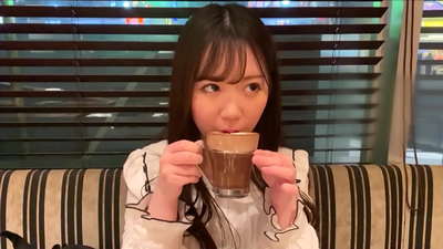 Ŝi estas amiko, kiu apartenis al la sama klubo en la universitato.Kaj ŝi estas la plej alloga knabino en la klubo.Ĉi tio estas japana sekseca etoso.