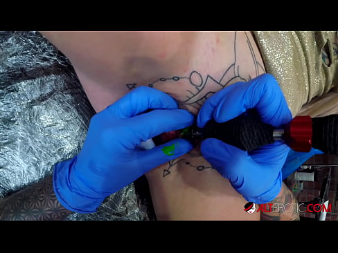 ❤️ Ekstreme tatuita varmulo Sully Savage ricevis tatuon sur sia klitoro ❤ Rusia porno ĉe eo.banglablog.top